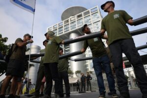 Protesters block highway