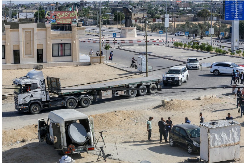 UN trucks waiting to bring aid into Gaza