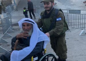 IDF soldiers assists elderly Arab man (IDF)