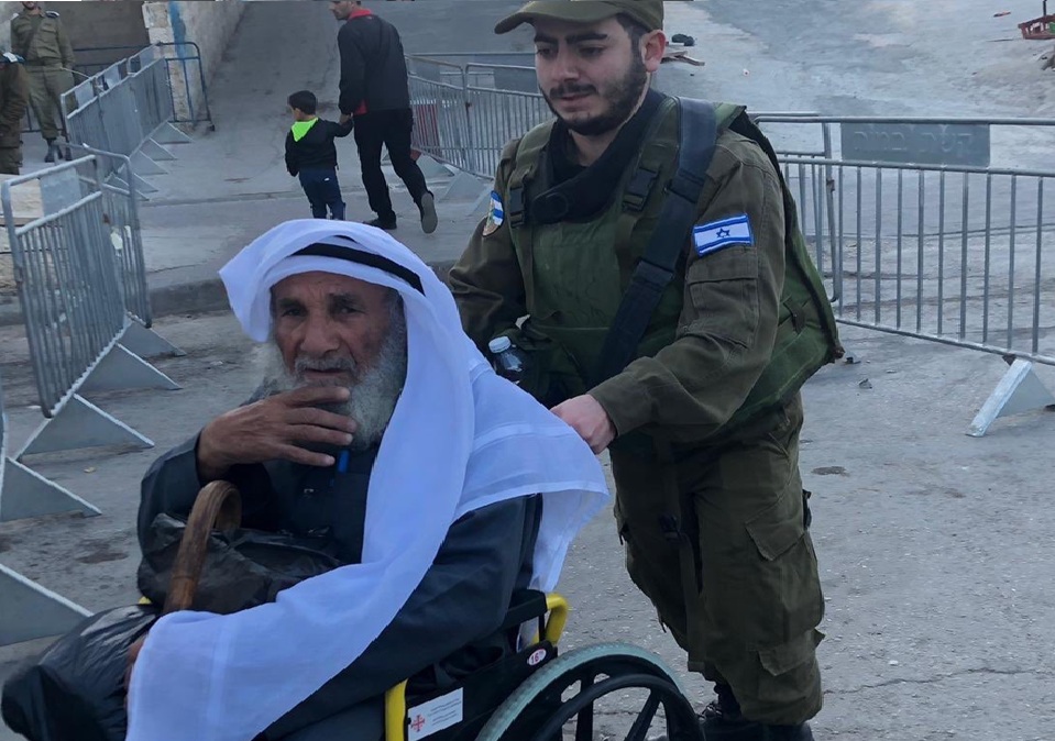 IDF soldiers assists elderly Arab man (IDF)