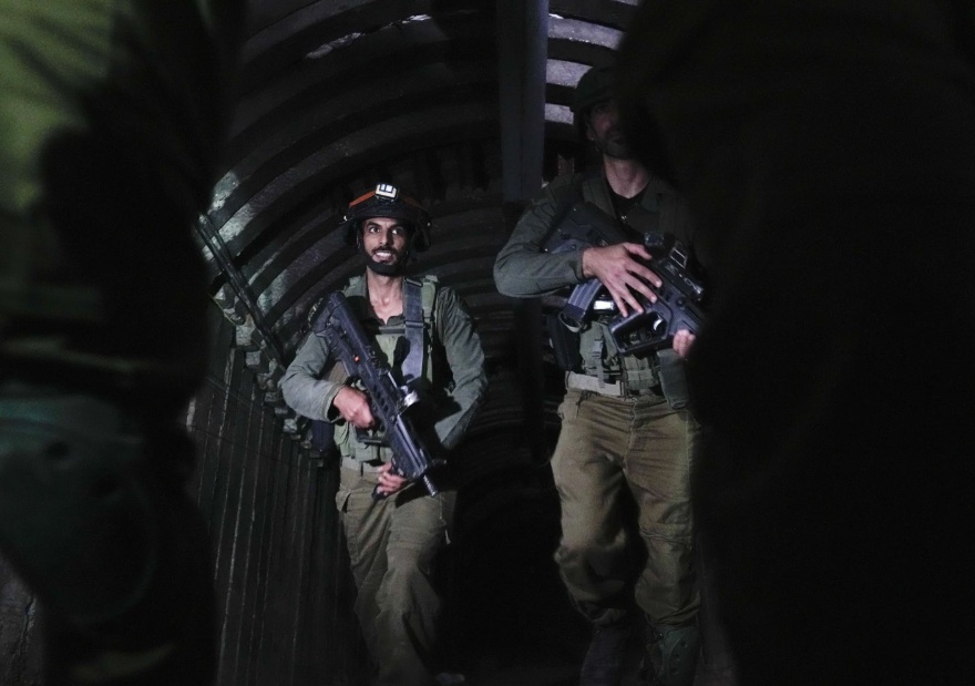 IDF soldiers in Gaza tunnel (AP)