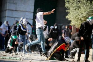 Arab rioters hurl rocks