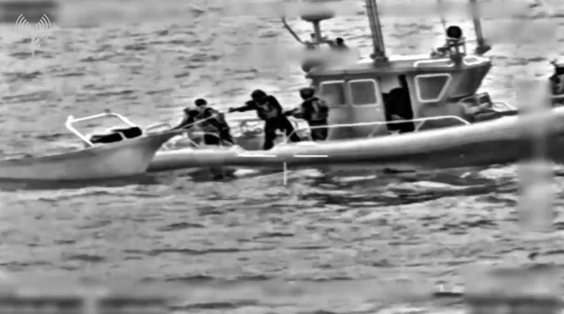 Israeli navy prevents smuggling